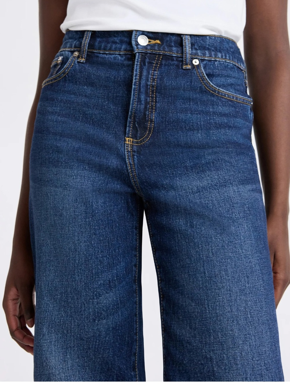 Free Assembly Women's Midrise Relaxed Ankle Jeans, 27.5" Inseam - Picture 4 of 6